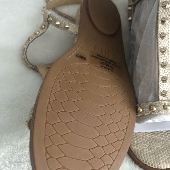 Jennifer Lopez Silver Gladiator Sandals - Picture 2 of 3